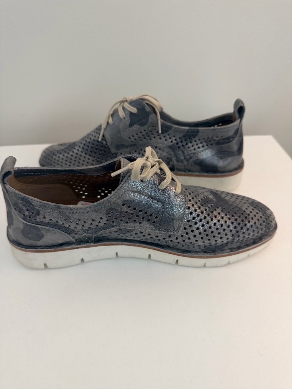 Trask Perforated Metallic Gray Leather Oxfords with Cream Laces - Picture 9 of 9